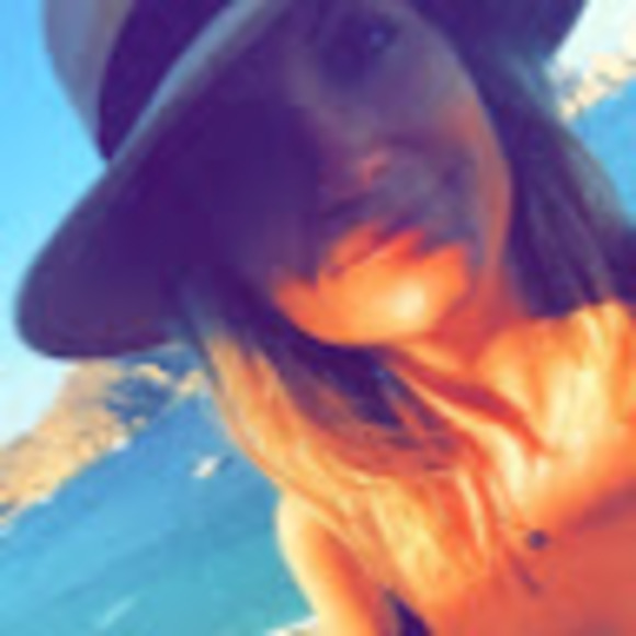 Meet your Posher, Taylor - Picture 1 of 1